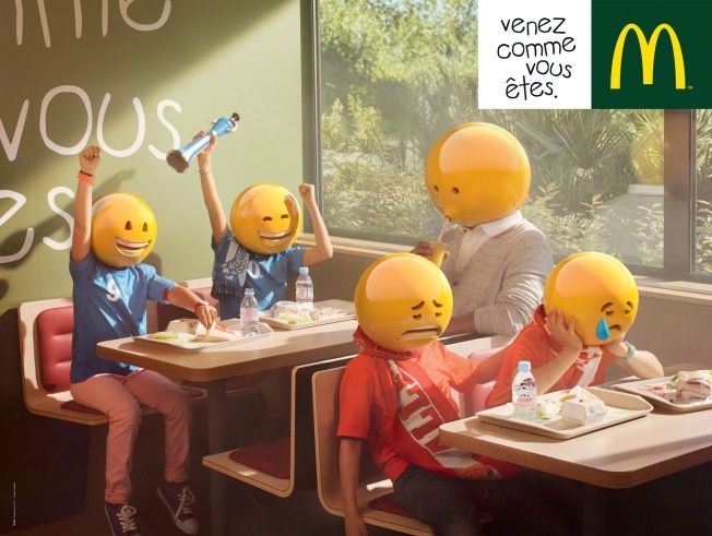 Cette scène présentée par McDonald's est plus vivante grâce aux emoji